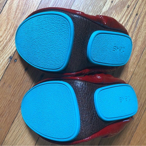 Tieks by Gavrieli Ruby Red Patent Leather Flats size 9 - Picture 2 of 16